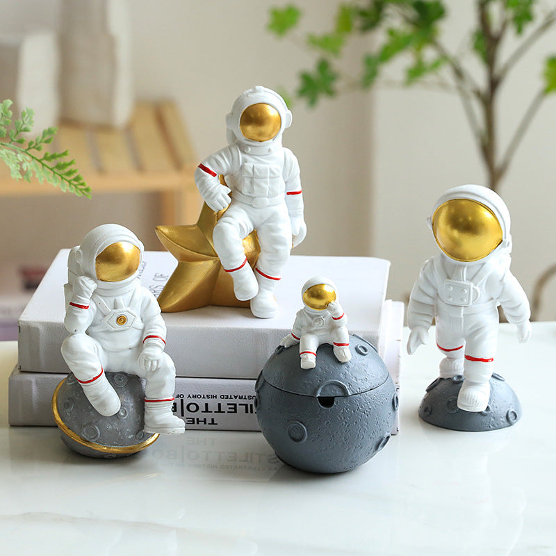 Creative Astronaut Vinyl Figurines – Desktop & Living Room Decorative Ashtrays (Multiple Designs)