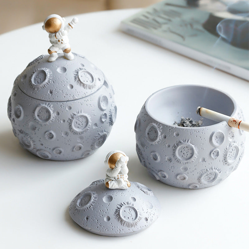 Creative Astronaut Vinyl Figurines – Desktop & Living Room Decorative Ashtrays (Multiple Designs)