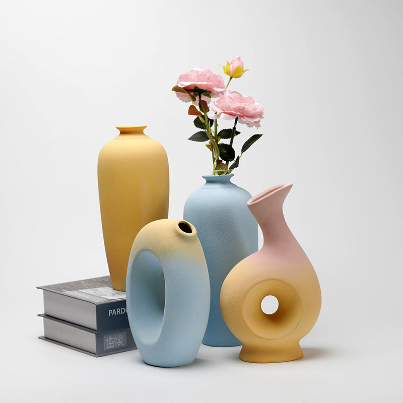 Handcrafted Ceramic Vase – Modern Decorative Accent for Dried Flowers & Arrangements