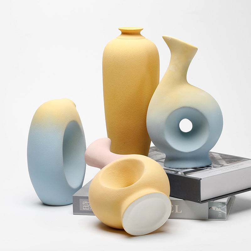 Handcrafted Ceramic Vase – Modern Decorative Accent for Dried Flowers & Arrangements