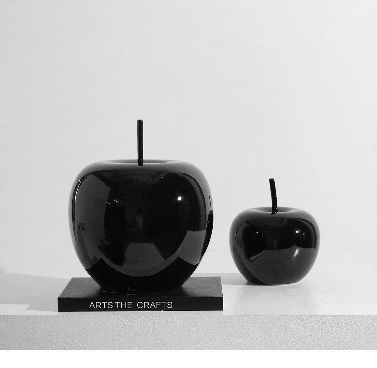 Modern Black Ceramic Apple – Minimalist Decorative Accent for Living Room or Entryway