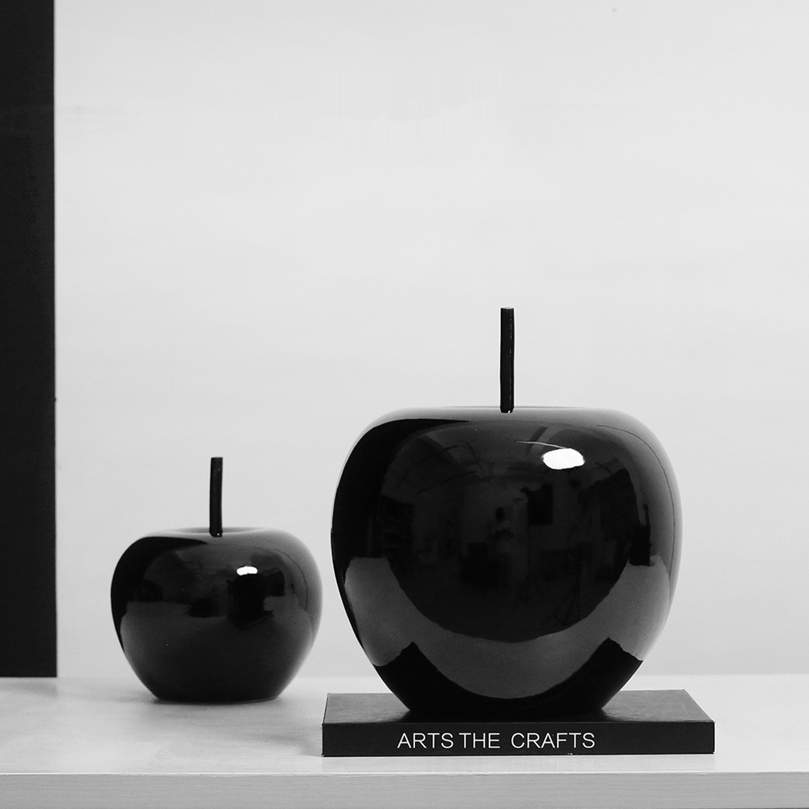 Modern Black Ceramic Apple – Minimalist Decorative Accent for Living Room or Entryway