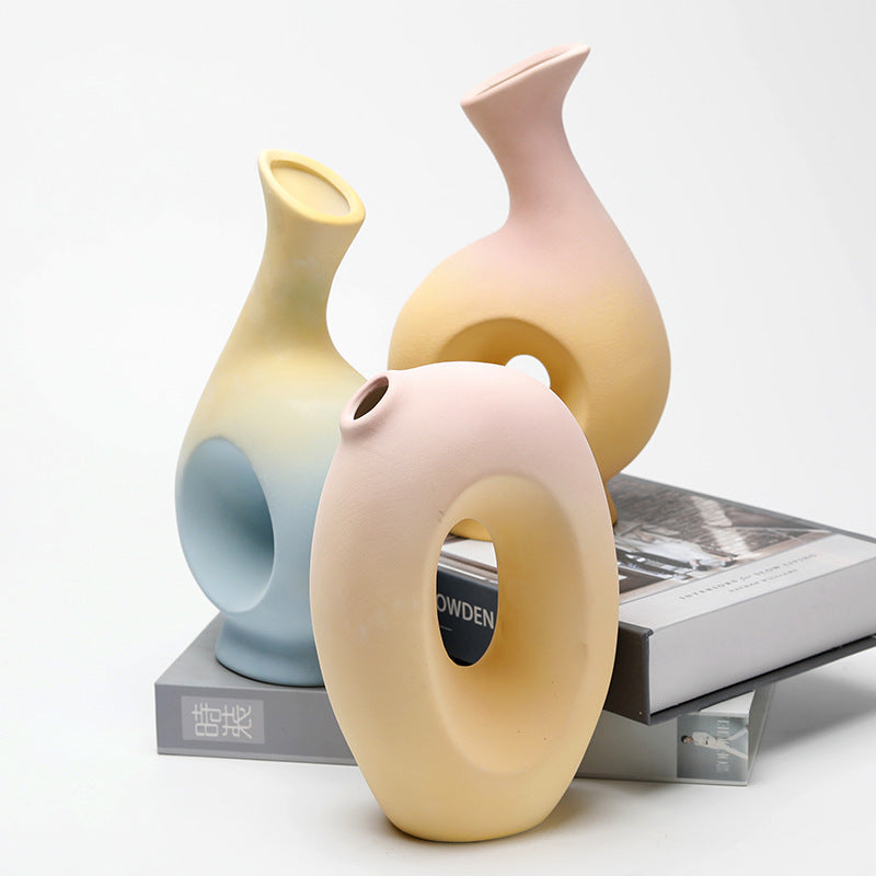 Handcrafted Ceramic Vase – Modern Decorative Accent for Dried Flowers & Arrangements